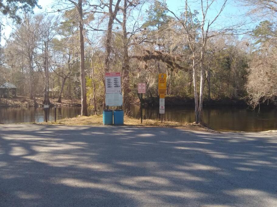 Huck'S Hideaway Near The Santa Fe River Fort White Екстериор снимка